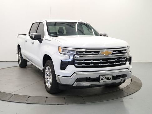 Used 2023 Chevrolet Silverado 1500 LTZ AWD/4WD image 3