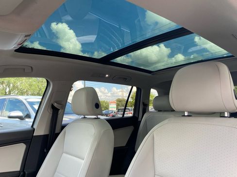 Used 2020 Volkswagen Tiguan SEL image 30