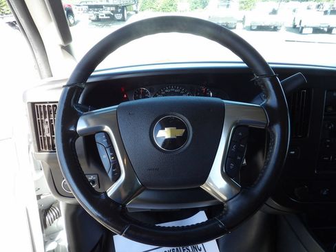 Used 2019 Chevrolet Express 3500 Extended w/ Driver Convenience Package RWD image 17