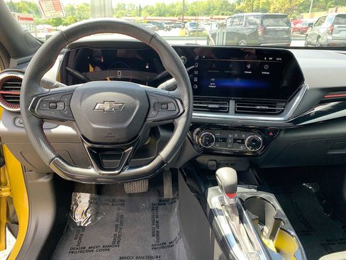 Certified 2024 Chevrolet Trax RS w/ Sunroof Package FWD image 20
