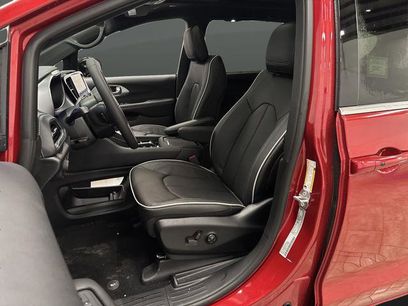 New 2026 Chrysler Pacifica Limited w/ Trailer Tow Group