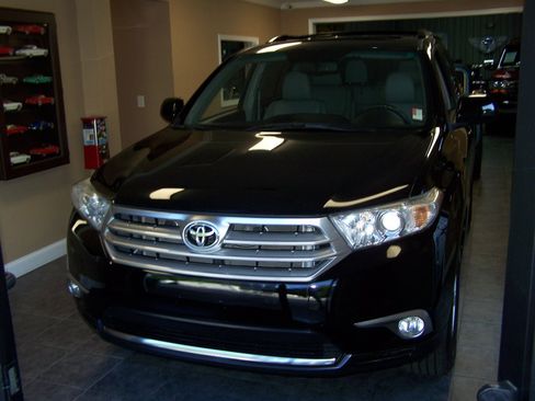 Used 2012 Toyota Highlander SE w/ Tow Pkg AWD/4WD image 13