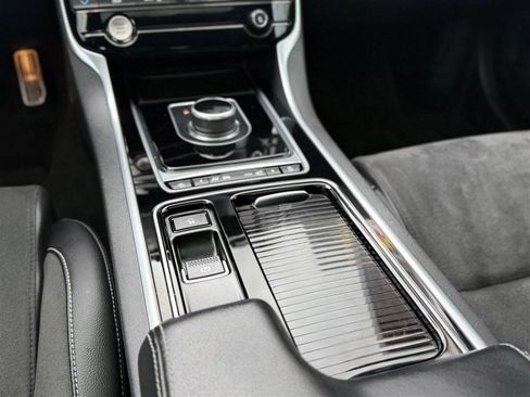 Used 2018 Jaguar XE S AWD/4WD image 34
