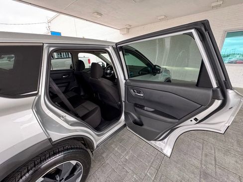 Used 2025 Nissan Rogue SV FWD image 22