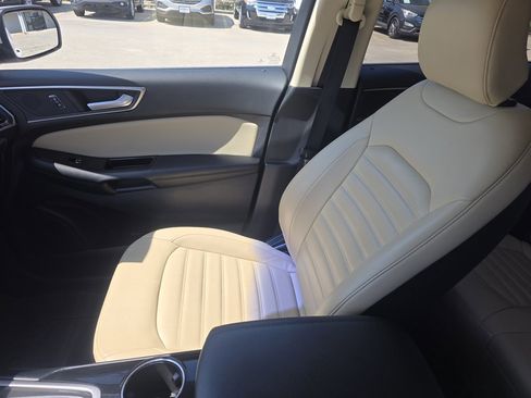 Used 2016 Ford Edge SEL w/ Equipment Group 201A FWD image 9