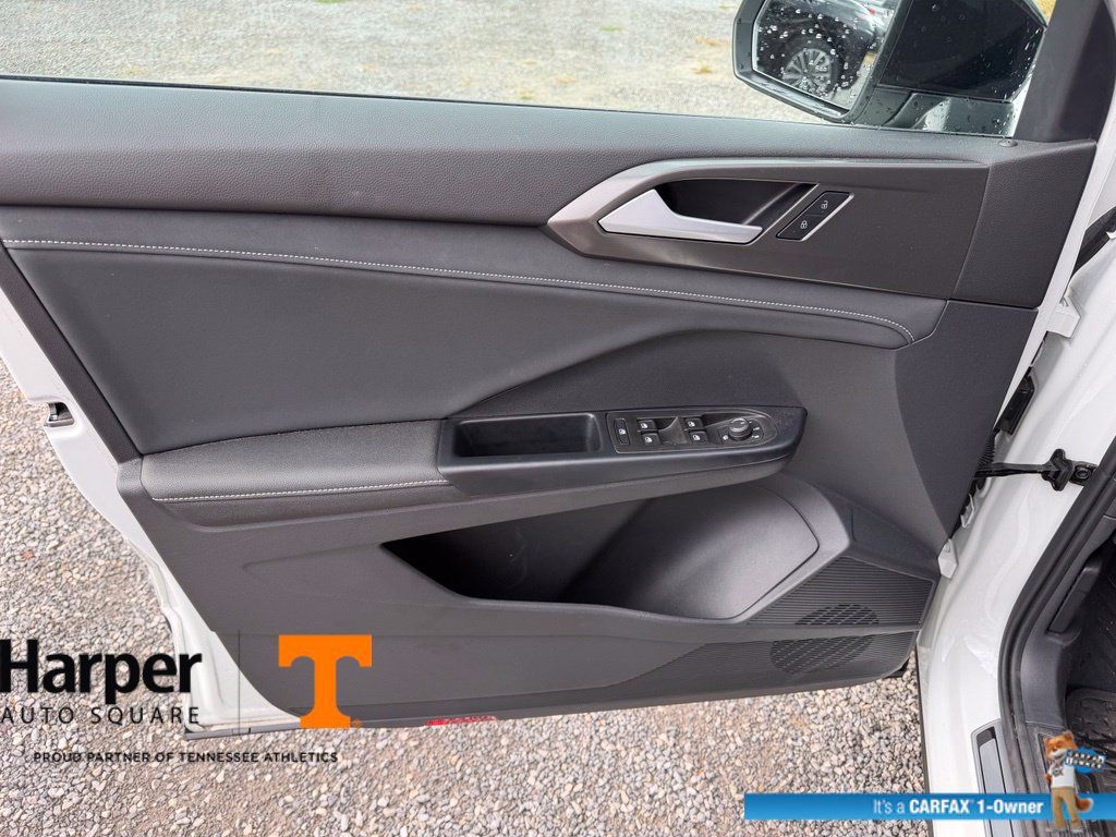 Used 2025 Volkswagen Taos SE AWD/4WD image 20