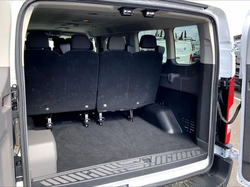 Used 2024 Ford Transit 350 XLT image 32