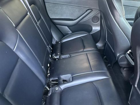 Used 2022 Tesla Model Y Performance AWD/4WD image 28