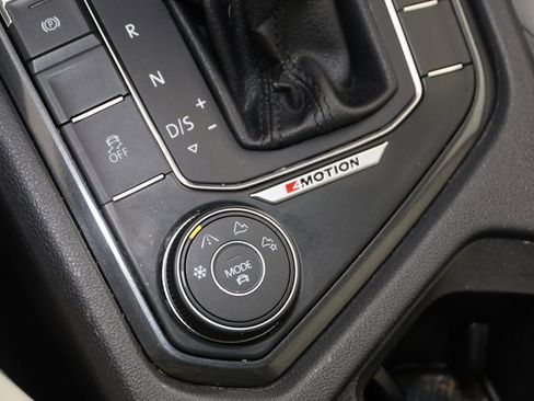 Used 2018 Volkswagen Tiguan SEL w/ 3rd Row Seat Package image 28