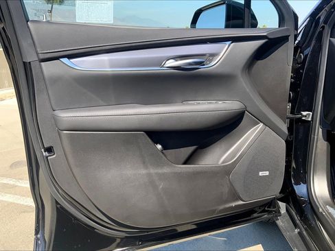 Used 2025 Cadillac XT5 Luxury FWD image 11