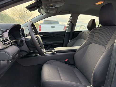 Used 2025 Toyota Camry LE image 9