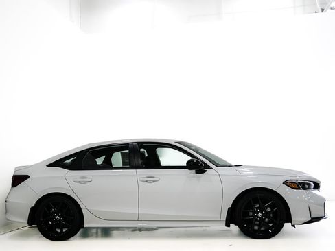 Used 2025 Honda Civic Sport image 4