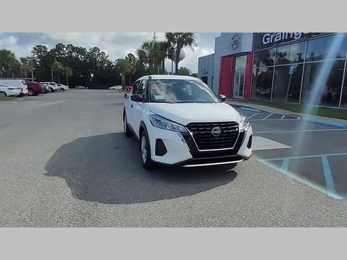 New 2025 Nissan Kicks Play S image 18