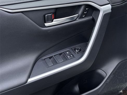 Used 2019 Toyota RAV4 Limited image 21