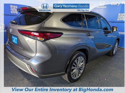 Used 2023 Toyota Highlander Platinum image 4