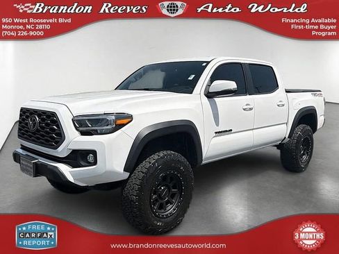 Used 2022 Toyota Tacoma TRD Off-Road image 1