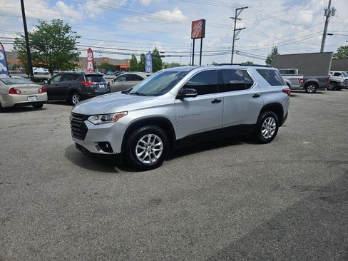 Used 2019 Chevrolet Traverse LT FWD image 2