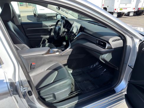 Used 2024 Toyota Camry SE image 10