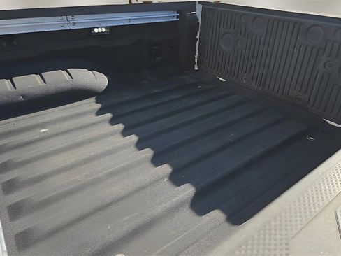 Used 2024 Nissan Frontier SV w/ SV Convenience Package image 10