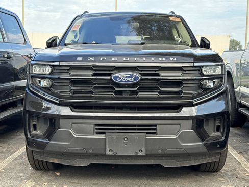 Used 2025 Ford Expedition Active RWD image 2