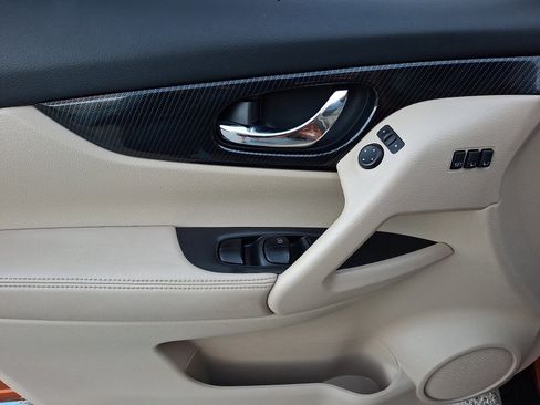 Used 2019 Nissan Rogue SL w/ Premium Package image 12