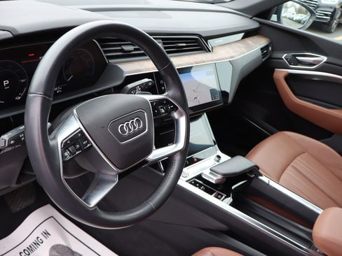 Used 2021 Audi e-tron Premium Plus w/ Premium Plus Package AWD/4WD image 10