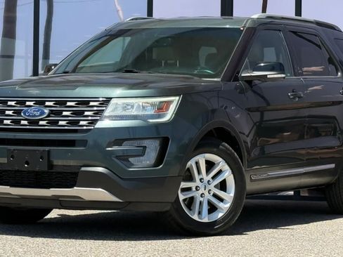 Used 2016 Ford Explorer XLT w/ Equipment Group 202A FWD image 2