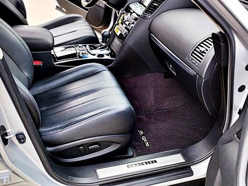 Used 2017 INFINITI QX70 2WD w/ Premium Package image 15