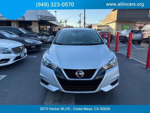 Used 2021 Nissan Versa SV image 2