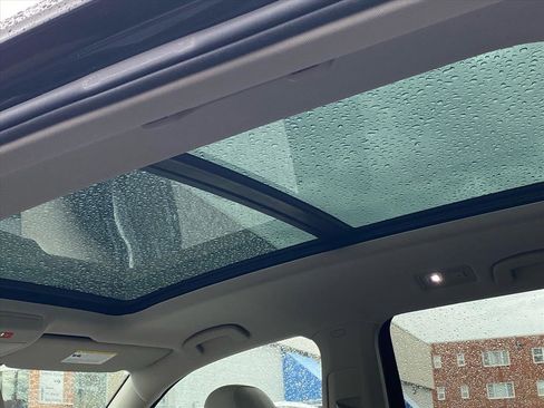 Certified 2022 Volkswagen Atlas SEL R-Line image 22