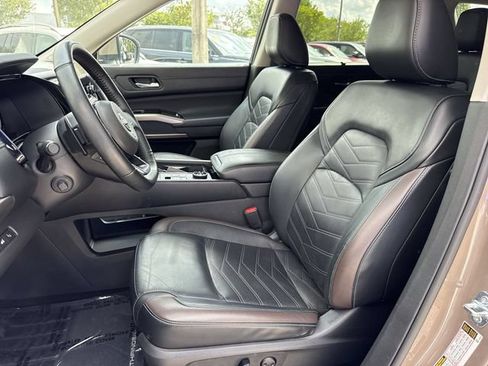 Used 2023 Nissan Pathfinder Platinum AWD/4WD image 11