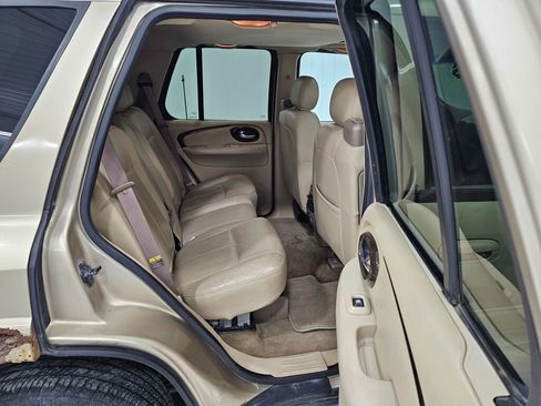 Used 2004 Buick Rainier CXL image 15