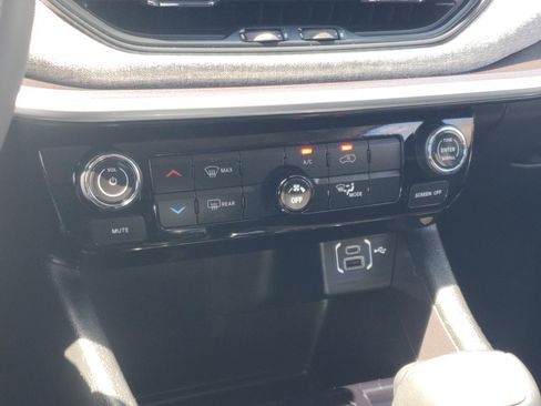 Used 2022 Jeep Compass Latitude image 27