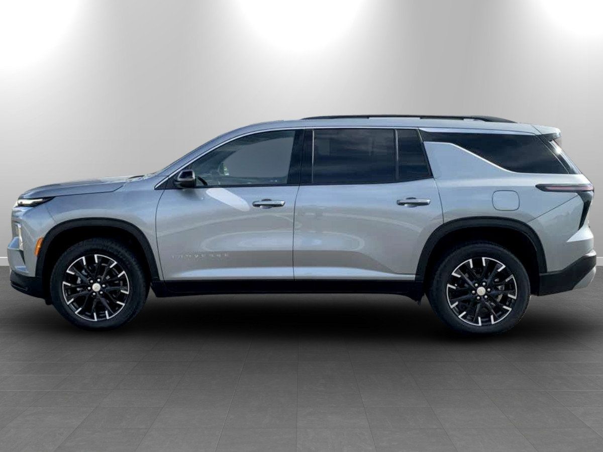 Used 2025 Chevrolet Traverse LT w/ Sun and Wheel Package AWD/4WD image 4