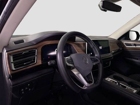 Used 2024 Volkswagen Atlas SE image 10