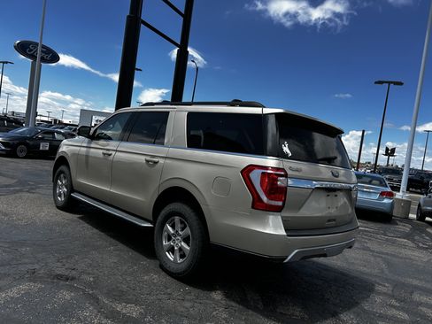 Used 2018 Ford Expedition Max XLT w/ Equipment Group 202A AWD/4WD image 3
