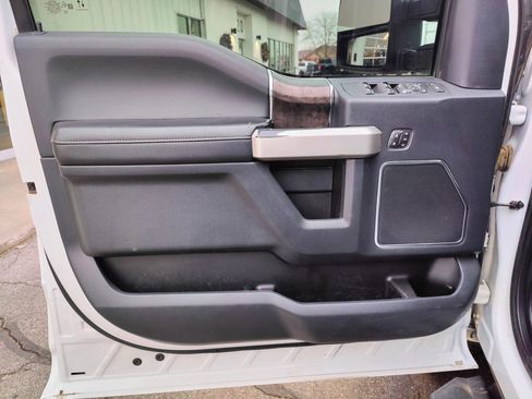 Used 2022 Ford F250 Lariat w/ Lariat Value Package AWD/4WD image 14