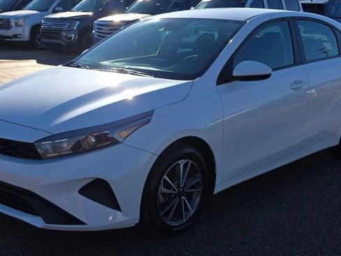 Used 2024 Kia Forte LXS FWD image 7