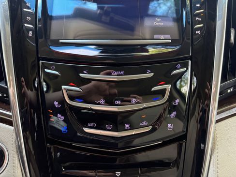 Used 2017 Cadillac Escalade Luxury AWD/4WD image 24