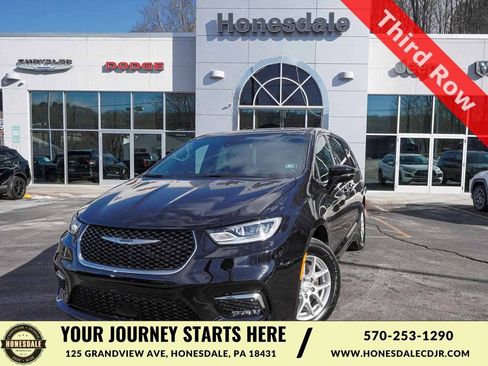 New 2026 Chrysler Pacifica Select image 1