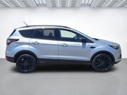 Used 2017 Ford Escape SE w/ Equipment Group 201A AWD/4WD image 3