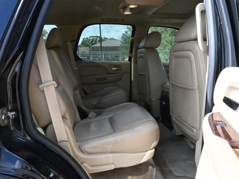 Used 2011 Cadillac Escalade Luxury image 23