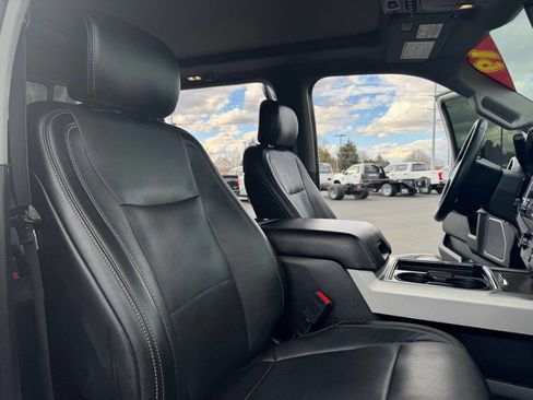 Used 2019 Ford F350 Lariat image 37