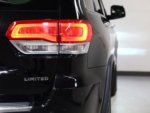 Used 2017 Jeep Grand Cherokee Limited w/ Luxury Group II image 13