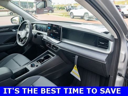 New 2025 Volkswagen Tiguan SE image 40