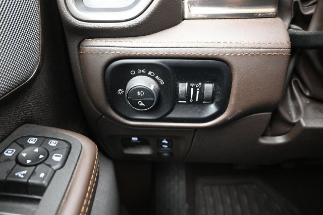 Used 2025 RAM 1500 Limited AWD/4WD image 13