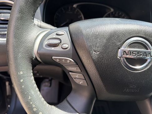 Used 2017 Nissan Pathfinder Platinum w/ Family Entertainment Package AWD/4WD image 27