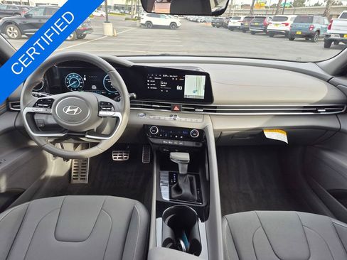 Used 2025 Hyundai Elantra SEL image 22