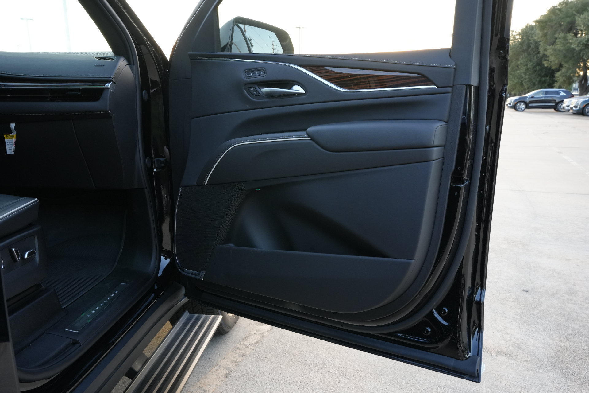 Used 2024 Cadillac Escalade ESV Premium Luxury w/ Performance Package AWD/4WD image 27