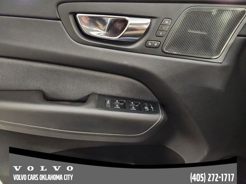 Used 2020 Volvo XC60 T5 R-Design image 23